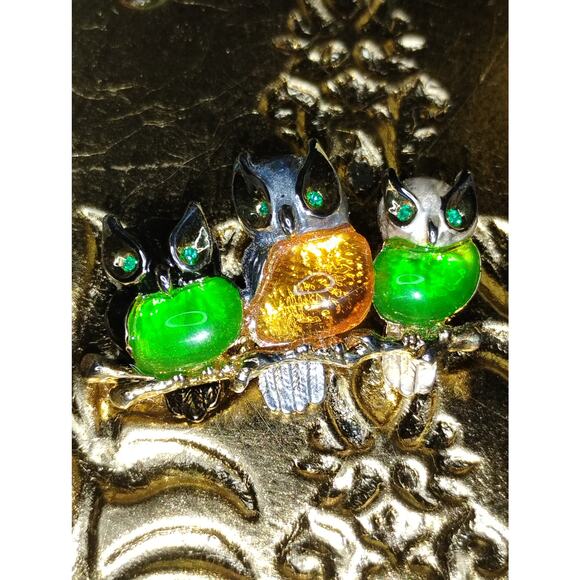 Vintage Jewelry - Vintage Jelly Belly Owl Brooch – Trio on Branch, Green & Amber Glass Cabochons